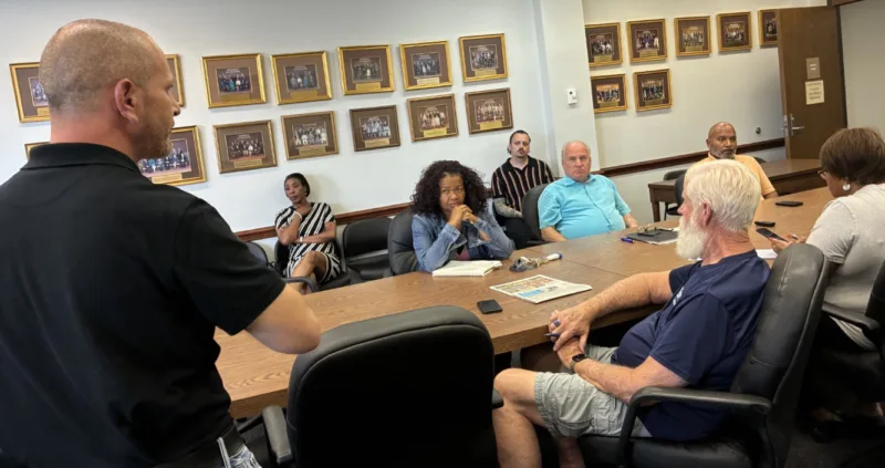 Warren council gets quick course on cameras